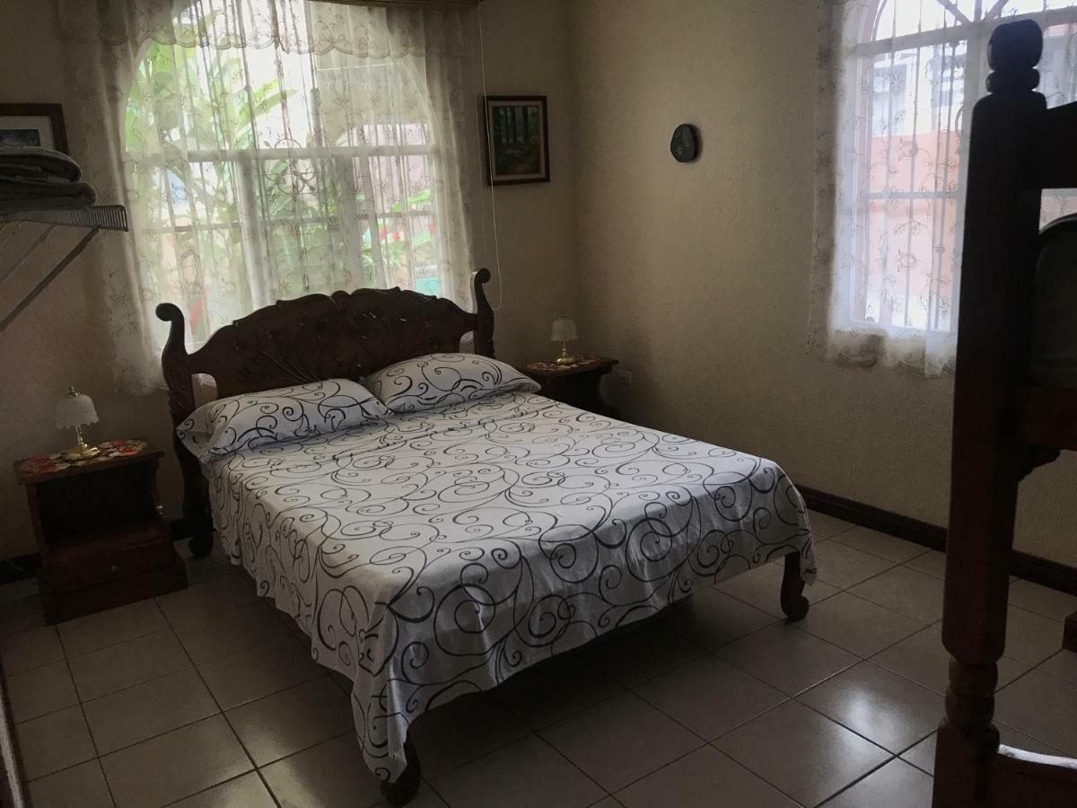 Bed and Breakfast Casa Del Suizo Desamparados  Exteriér fotografie